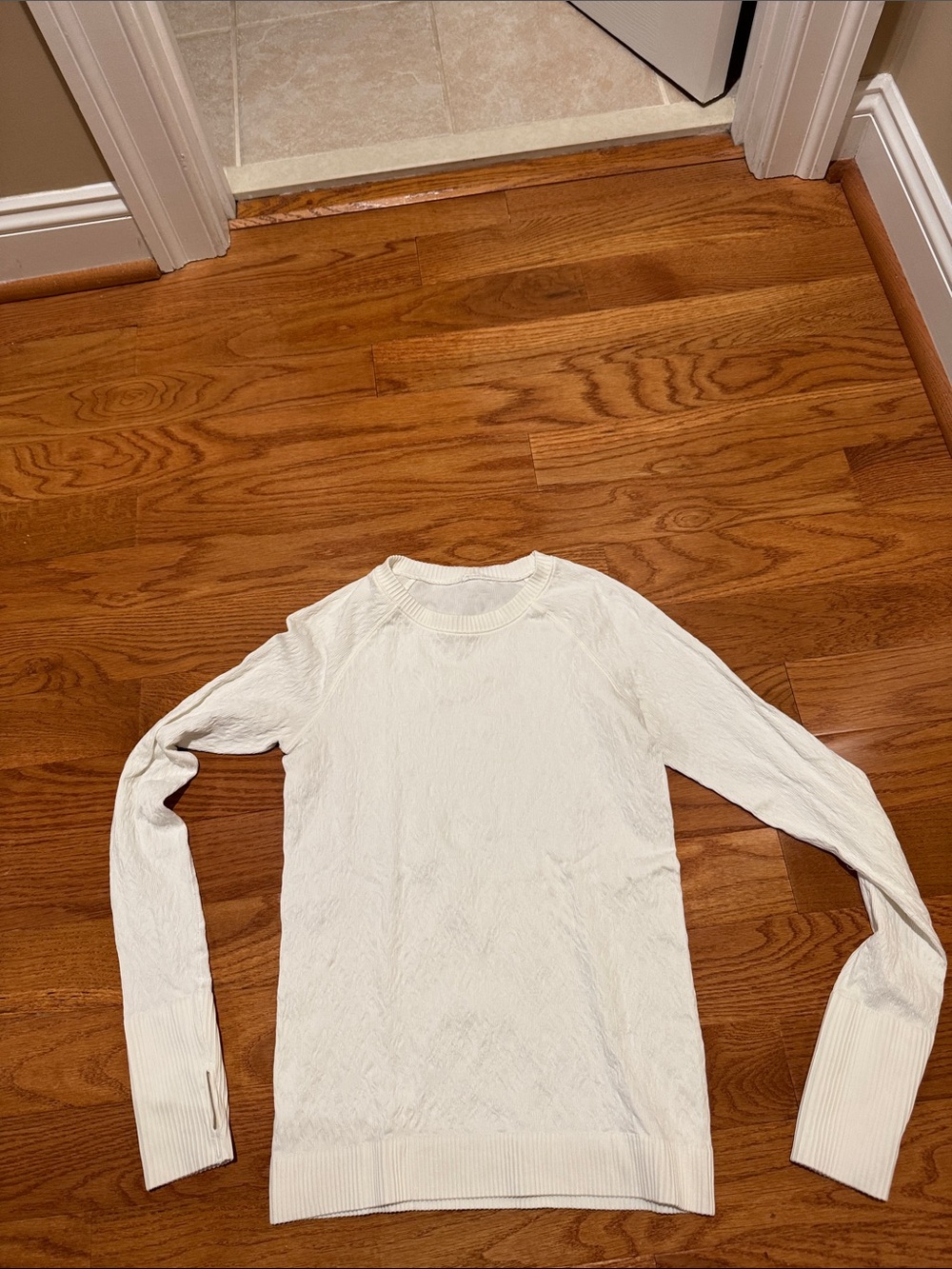 EUC - Lululemon long sleeve top.
